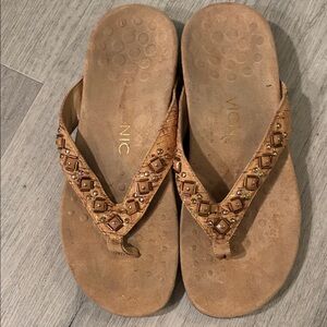 Vionic embellished, tan thong Sandals size 7